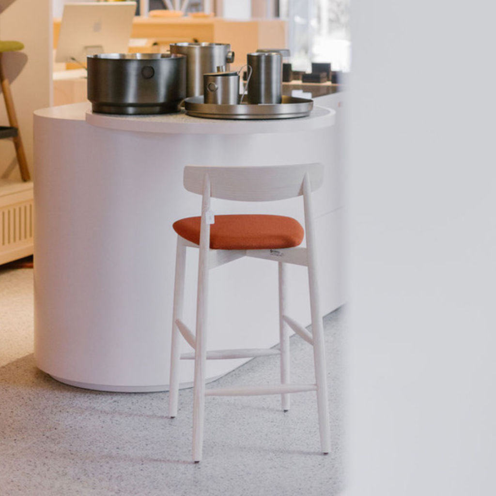 Miniforms - CLARETTA - Chaise haute en bois frêne et tissus orange