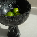 Kiwano - Bol piédestal en marbre levanto noir/vert XL