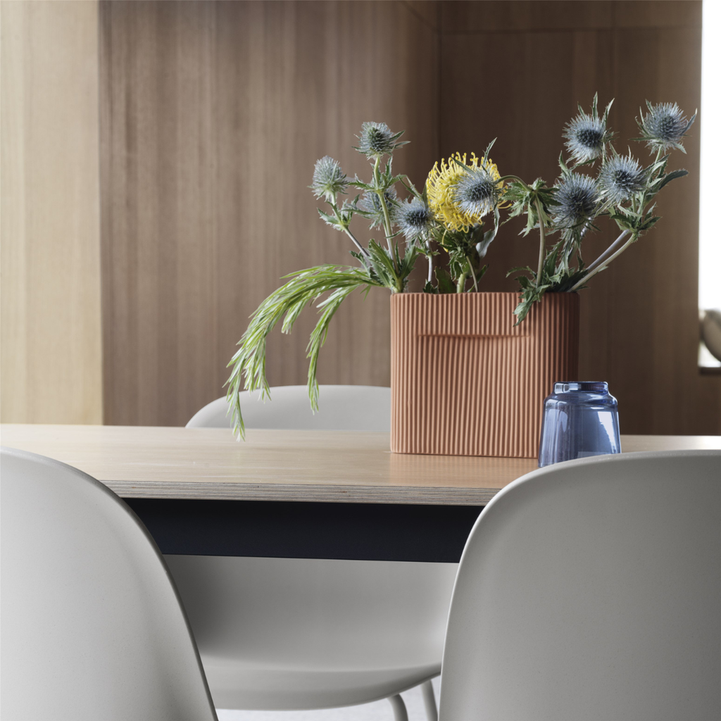 Muuto - RIDGE - Petit vase en argile terracotta 