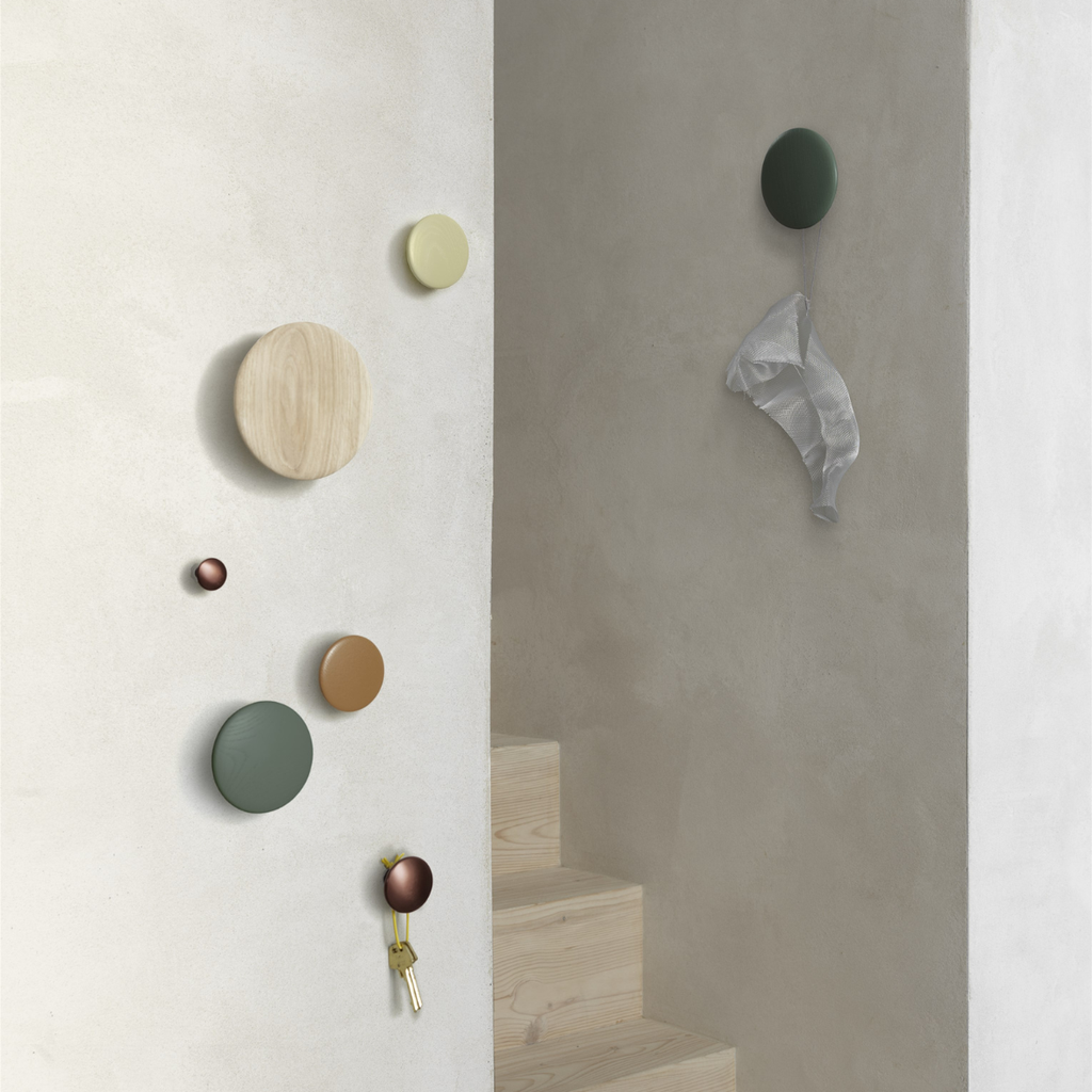 Muuto - DOTS - Set de 5 patères en bois noir