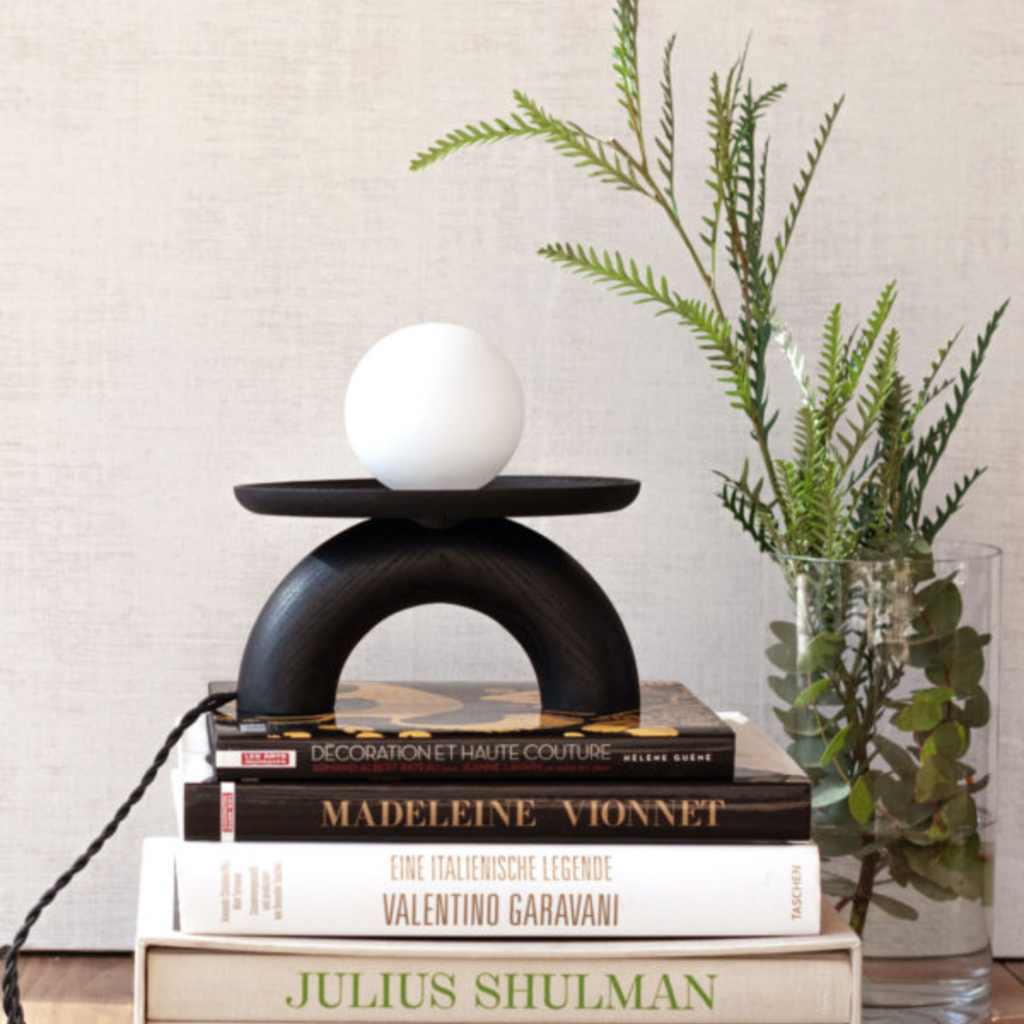 Mlle Jo - POPYLIGHT - Lampe de table frêne lasuré noir