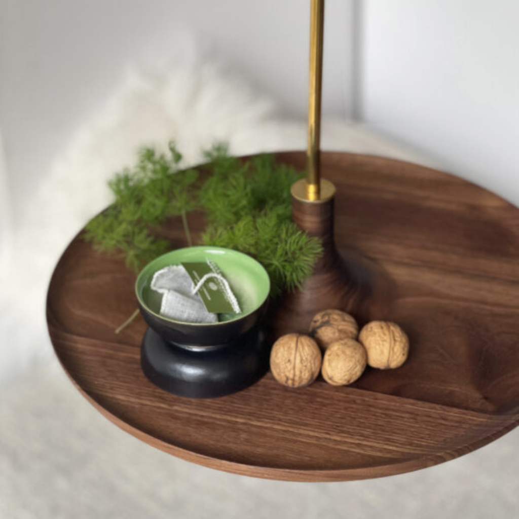 Mlle Jo - TOUPY - Noyer 38 cm tige laiton