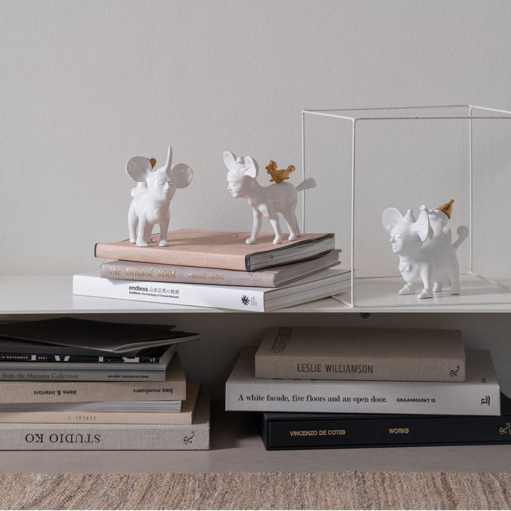 Gardeco - LOVE PETS - Gently loving fluffy seal