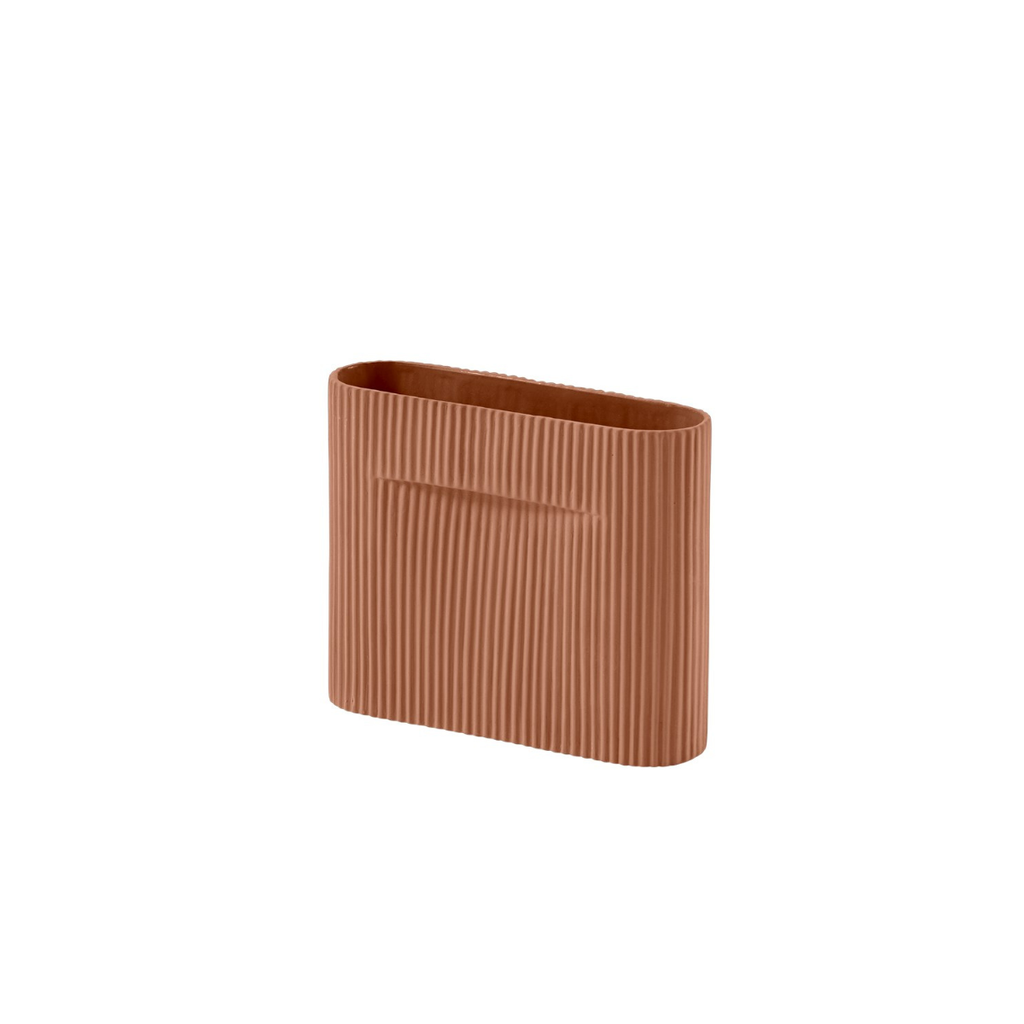 Muuto - Vase en argile terracotta "RIDGE"
