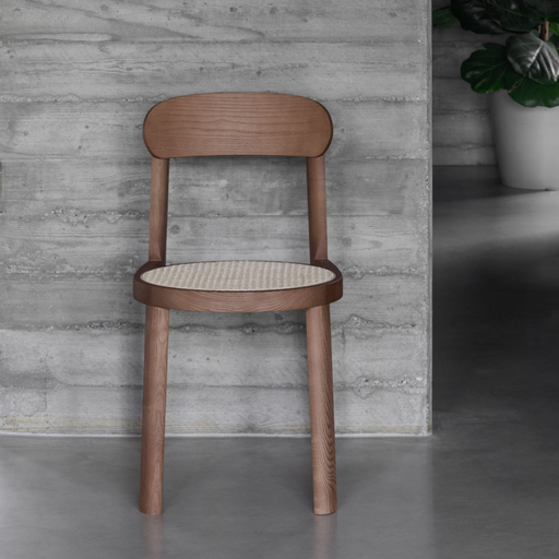 Miniforms - Chaise en noyer et cannage "BRULLA"